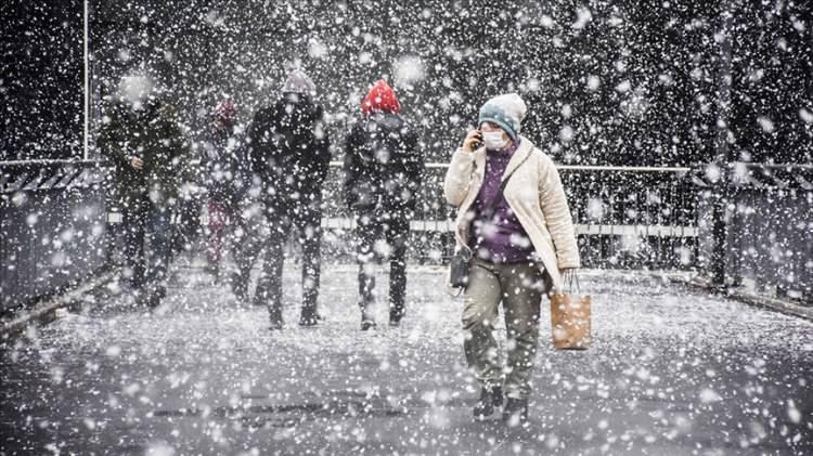 <p>Meteoroloji Genel Müdürlüğü tarafından yapılan son tahminlere göre: Ülkemiz genelinin parçalı, yer yer çok bulutlu, Marmara'nın güney ve doğusu, (Eskişehir hariç) İç Anadolu, Batı ve (Ordu hariç) Orta Karadeniz, Güneydoğu Anadolu'nun kuzeyi, Orta ve Doğu Akdeniz'in iç kesimleri ile Adana'nın batı, Mersin'in doğu çevrelerinin yağmur ve sağanak yağışlı geçeceği tahmin ediliyor.</p>