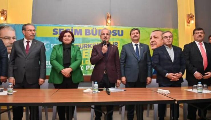 Bakan Uraloğlu, AK Parti Seçim İrtibat Bürosunu ziyaret etti