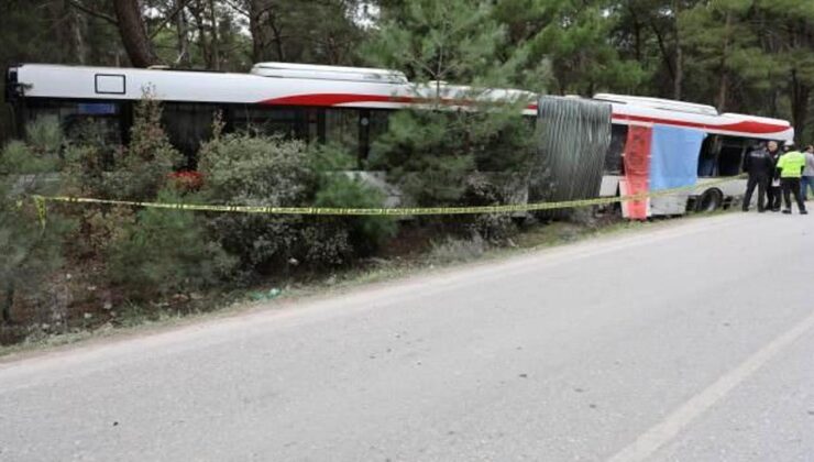 Belediye otobüsüne tır çarptı: Ölü ve yaralılar var!