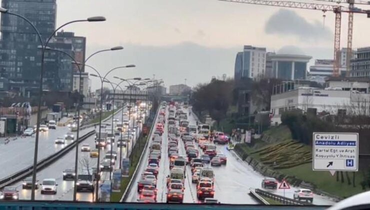 İstanbul’da trafik yoğunluğu sabah saatlerinde yüzde 80’e ulaştı