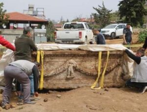 Tesisatı yenilemek için bahçeyi kazdı, tarih fışkırdı!