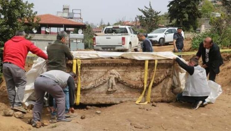 Tesisatı yenilemek için bahçeyi kazdı, tarih fışkırdı!