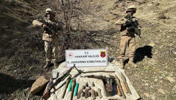 Hakkari’de terör operasyonunda silah ve mühimmat ele geçirildi