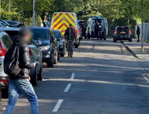 Londra'da kılıçlı saldırgan! Birçok kişi yaralandı