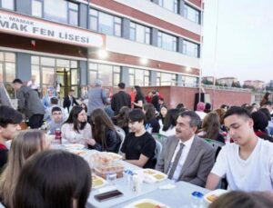 Milli Eğitim Bakanı Tekin, Mamak Fen Lisesinin düzenlediği iftar programına katıldı