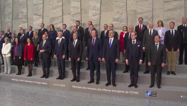 NATO ülkelerinin dışişleri bakanları aile fotoğrafı çektirdi