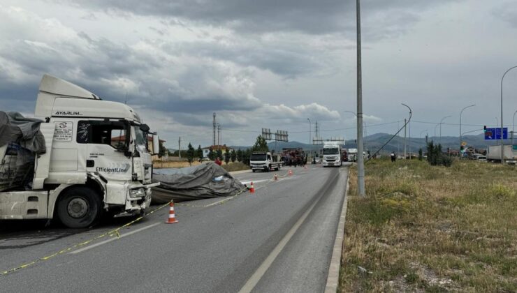 Afyonkarahisar’da feci kaza: 2 kişi öldü, 1 yaralı