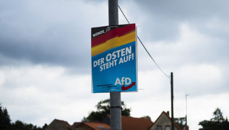 Almanya'da mahkeme AfD'nin 'aşırı sağcı' olarak sınıflandırmaya devam edilebileceğine hükmetti