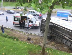 Bağcılar’da kamyonet işçi servisine çarptı: 5 yaralı