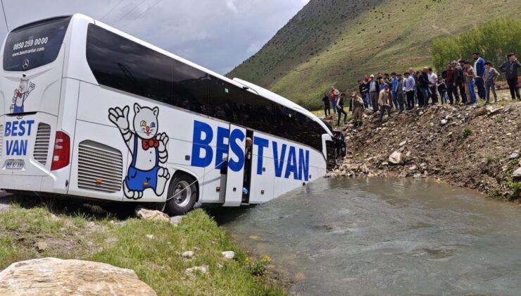 Bitlis’te yolcu otobüsü dereye yuvarlandı: Çok sayıda yaralı var