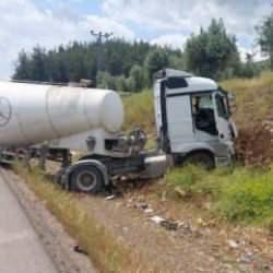 TIR yolcu minibüsünü biçti! Çok sayıda ölü var!