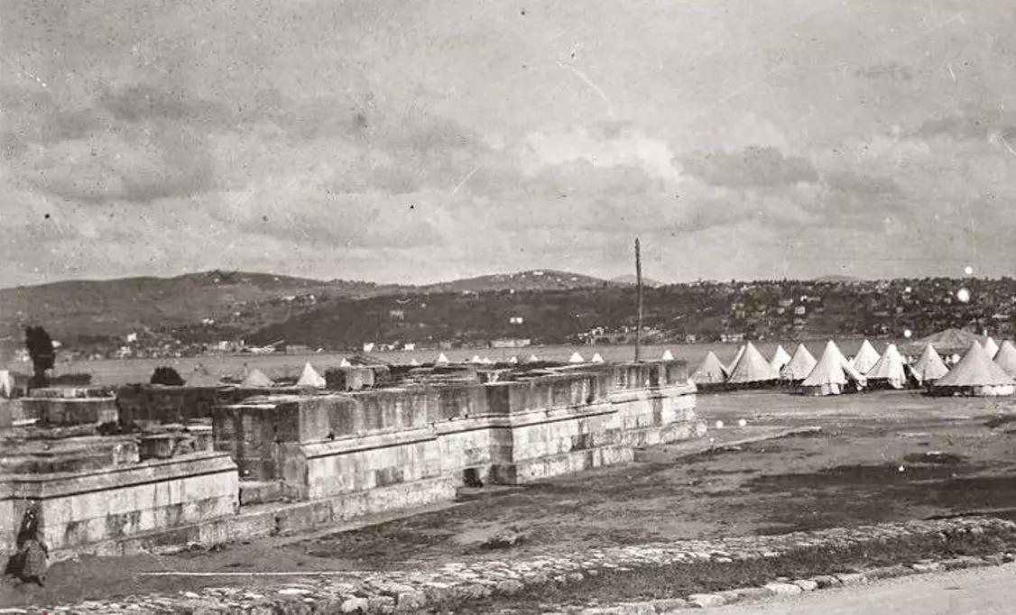 Aziziye Camii'nin yıkılmadan önceki temelleri