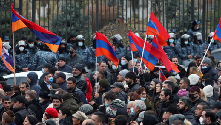 Ermenistan'da Azerbaycan'la sınırın belirlenmesi sürecine karşı başlayan eylemler sürüyor