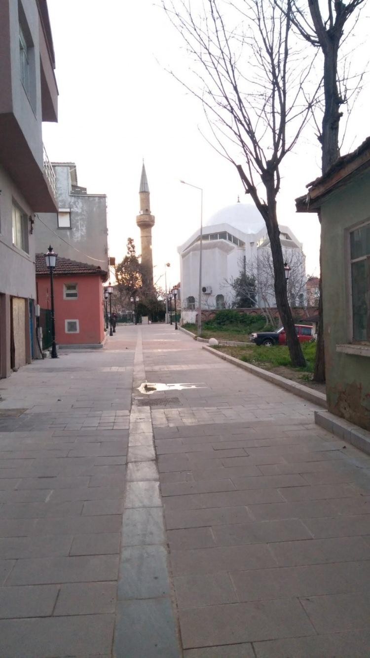 <p>Halihazırda cami sayısı sıkıntısı çeken Silivri'deki Müslüman halk ise, hem ibadet etmek, hem de Osmanlı mirasına sahip çıkmak için caminin korunmasını istiyor.</p>