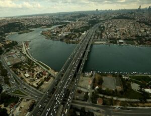 İstanbul Boğazı’nda gemi trafiği yat yarışları nedeniyle askıya alındı