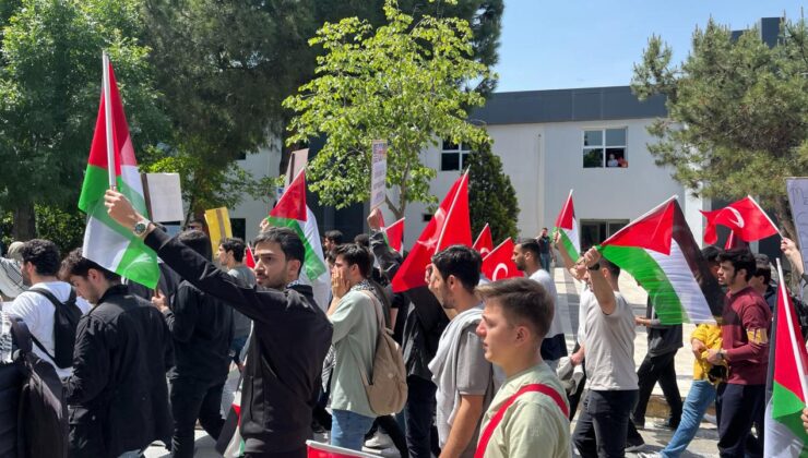 İstanbul’da üniversite öğrencileri Filistin için yürüdü