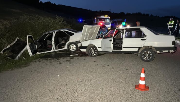 Karabük’te iki otomobil çarpıştı: 4 kişi yaralandı