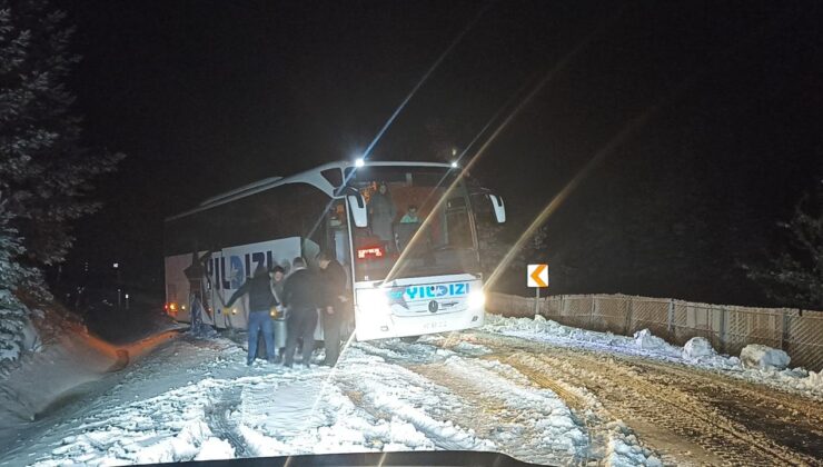 Kastamonu’da mayıs ayında kara kış: Araçlar yolda mahsur kaldı!