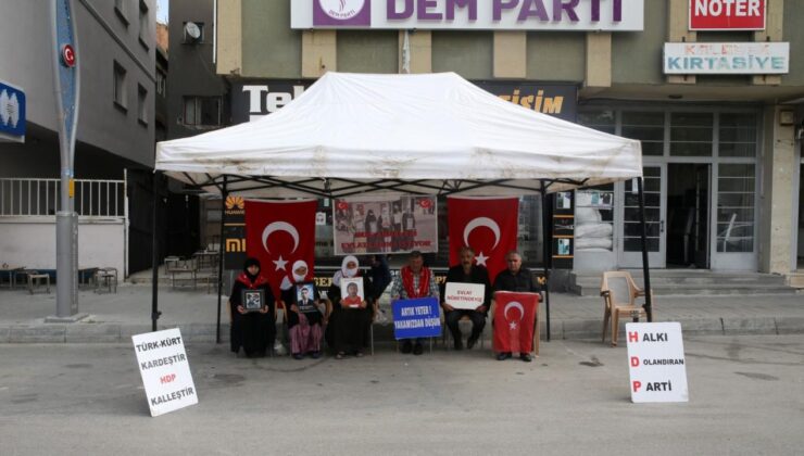 Muşlu ailelerin DEM Parti önündeki ‘evlat nöbeti’ devam ediyor