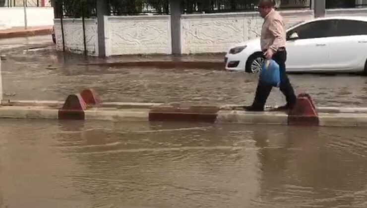 Siirt’te sağanak yağış! Cadde ve sokaklar suyla doldu