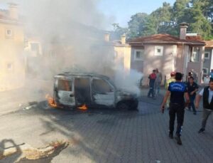 Sinirlenince gözü döndü: Araçlarını ve evini ateşe verdi