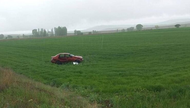 Sivas’ta otomobil şarampole devrildi: 2 ölü, 5 yaralı