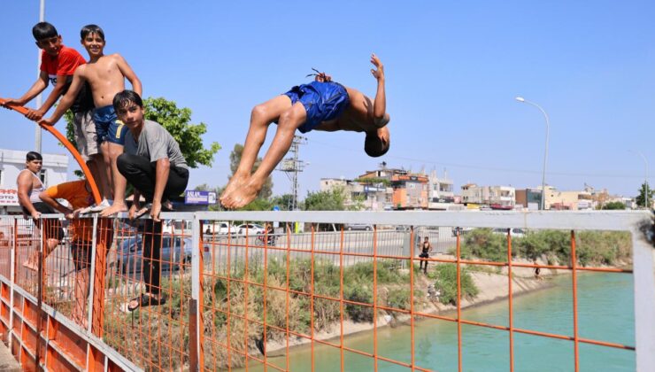 Adana’da sulama kanalına giren çocuklardan boğulmaları önlemek için ‘dayaklı çözüm’