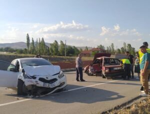 Afyonkarahisar’da feci kaza: 1 ölü, 7 yaralı