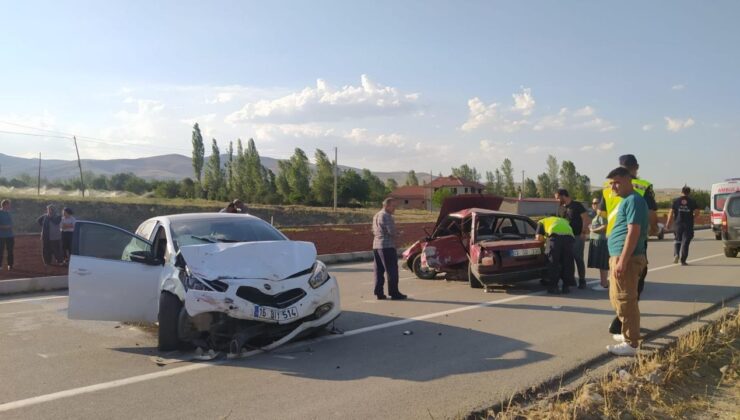 Afyonkarahisar’da feci kaza: 1 ölü, 7 yaralı