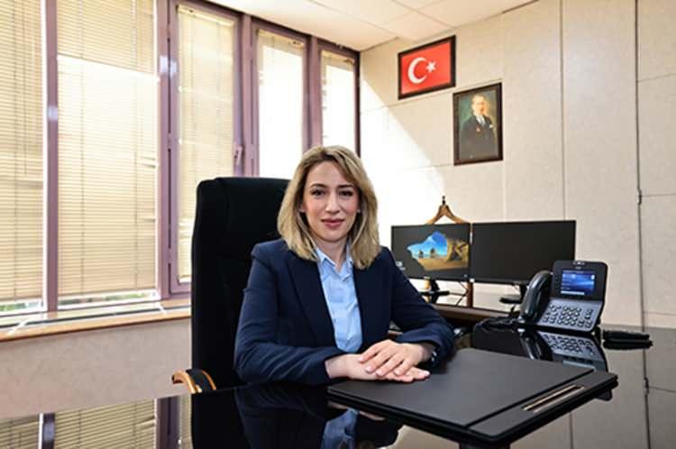 <p>Denizli Büyükşehir Belediye Meclisi CHP Grup Başkanvekili Osman Bartal’ın eşi Hülya Bartal, Genel Sekreter Yardımcılığı'na atandı. Yapılan bu atama büyük tepki çekti.</p>