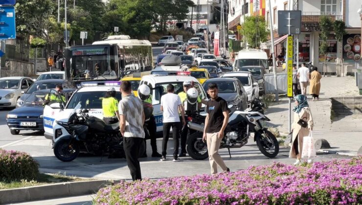 Arnavutköy’de İETT otobüsü arızalandı, trafikte uzun araç kuyruğu oluştu