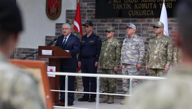 Bakan Güler, Hakkari’de Mehmetçik’le bayramlaştı