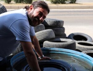 Bu adam her şeye gülüyor! Filmdi gerçek oldu