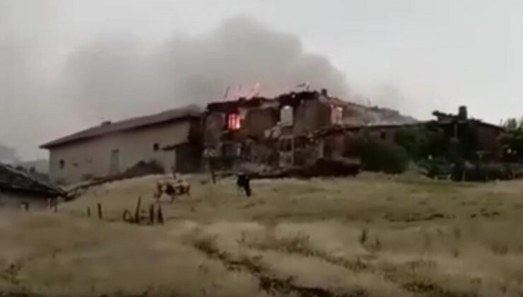 Burdur’da fırtına ve yağış: Çatılar uçtu, yıldırım düşen evde yangın çıktı