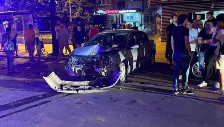 Bursa’da feci kaza: 5 canı taşıyan otomobil direğe çarptı