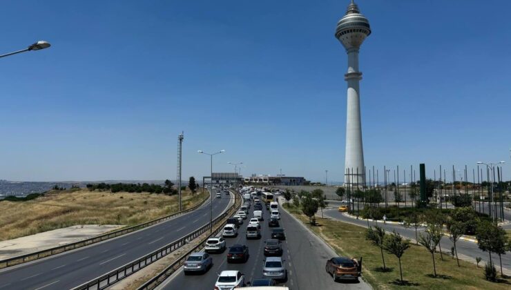 Büyükçekmece’de bayram trafiği!