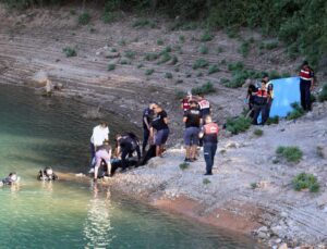 Çırpınan çocuklarını görünce suya atladı! Anne ve iki oğlu gölette boğuldu