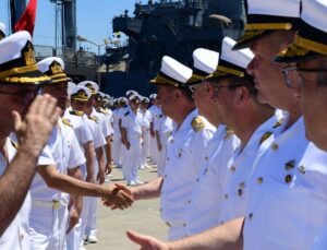 Deniz Kuvvetleri Komutanı Tatlıoğlu, Donanma Komutanlığı personeliyle bayramlaştı