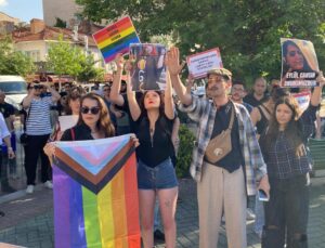 Eskişehir’de LGBT yürüyüşü düzenleyen 10 kişi gözaltına alındı