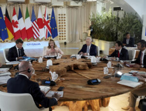 G7 Liderler Zirvesi, İtalya'da başladı: Dikkat çeken Biden detayı | Dış Haberler