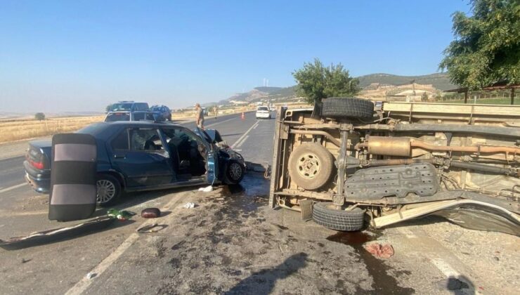 Gaziantep’te kamyonetle otomobil çarpıştı!