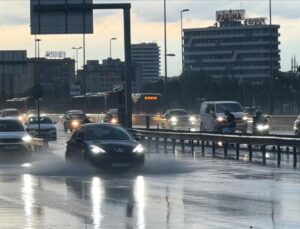 İstanbul’da gök gürültülü sağanak etkili oldu