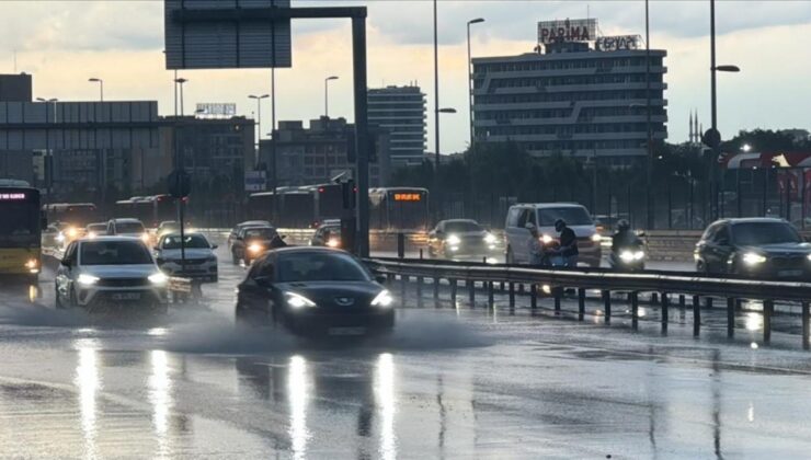 İstanbul’da gök gürültülü sağanak etkili oldu