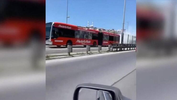 İstanbul’da seyir halindeki metrobüste çıkan yangın söndürüldü