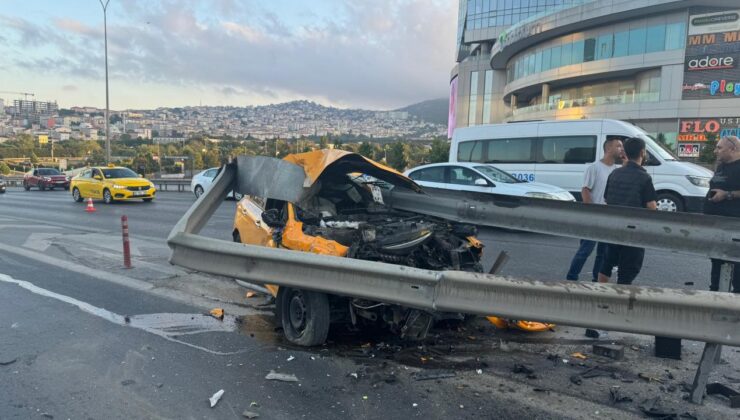 Kartal’da taksi bariyere saplandı