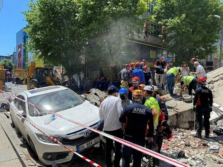 <p>Bugün binalar kendiliğinden çökerse yarin depremde ne olur onu düşünemiyorum bile. Beni asıl ürküten şey, sayın büyükşehir belediye başkanımızın söyledikleri.</p>