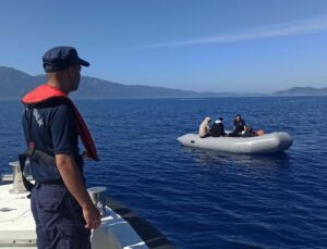 Kuşadası açıklarında 16 kaçak göçmen kurtarıldı