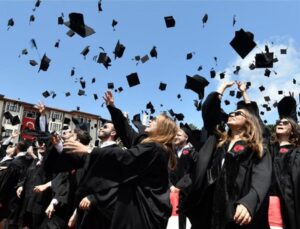 MEB’den dikkat çeken genelge! Okul dışı mezuniyete bakanlık el koydu