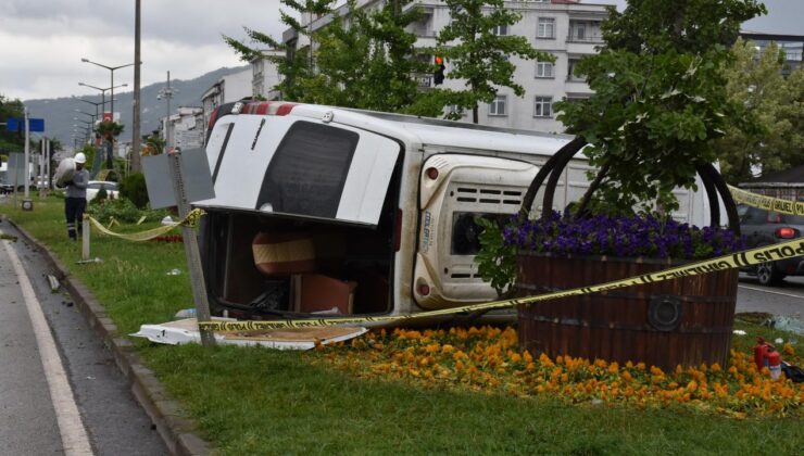 Ordu’da minibüsün devrildi: 1 kişi öldü, 4 kişi yaralandı