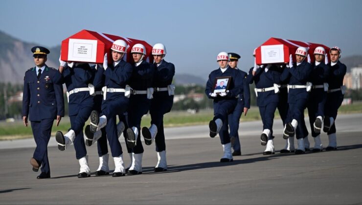 Şehit pilotlar için tören düzenlendi